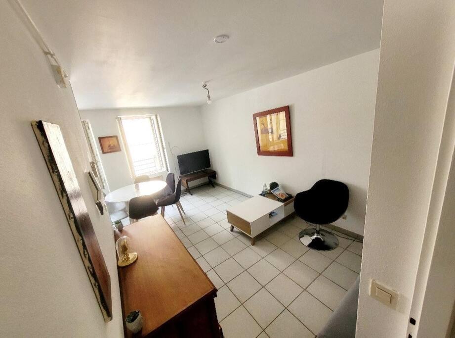 2 Centre Au Calme Appartement *